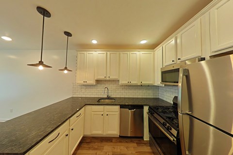 Floor plan for 1 bed, 1 bath, 568 sqft